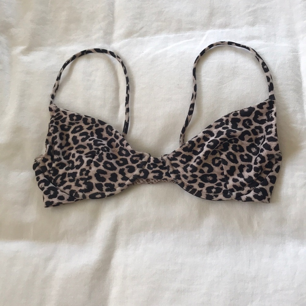 Acacia Manhattan Snow Leopard Top Size Medium